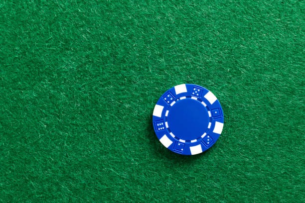 idolawin Bingo table interface showing live card draws and player counts